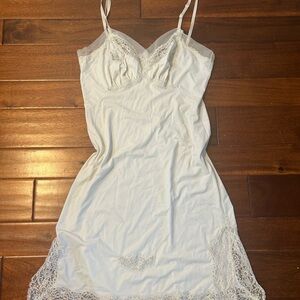 Chic White Lace Chemise
